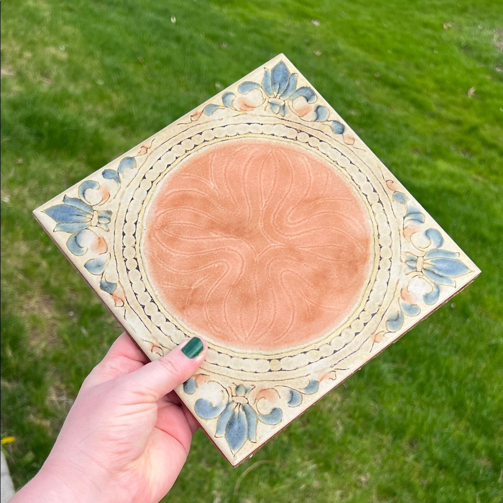 Vintage Italian Terracotta Tile Trivet Hand Painted Fleur De Lis Medallion